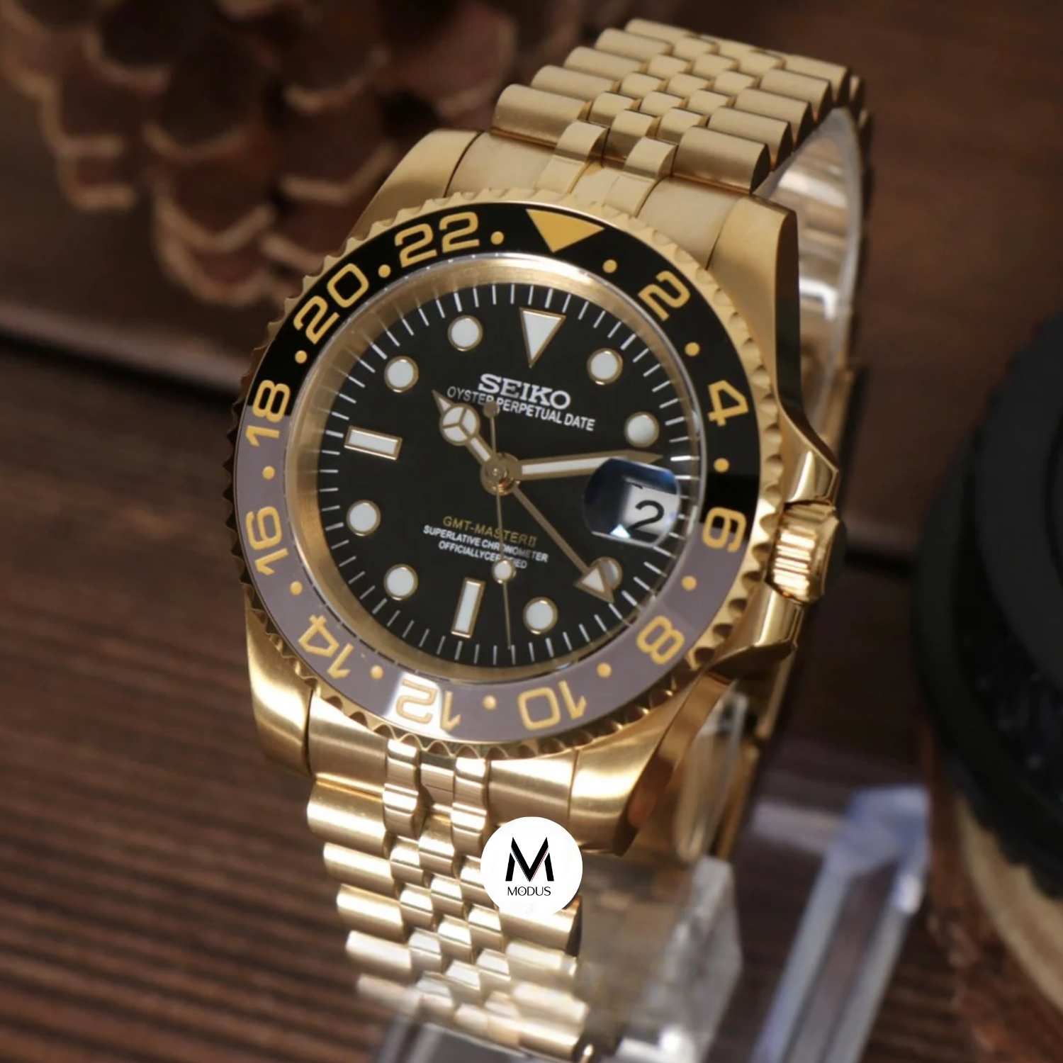 Seiko Mod GMT Bruce Wayne Black Gold 40mm - Custom Automatic Watch | NH34
