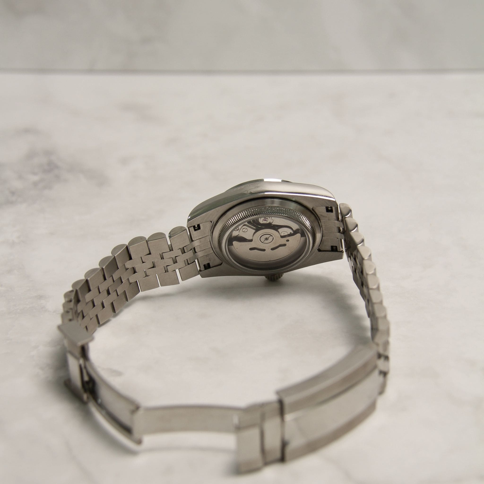 Fond de boîte transparent de la Seiko Mod Datejust grise 36mm – mouvement automatique visible NH35