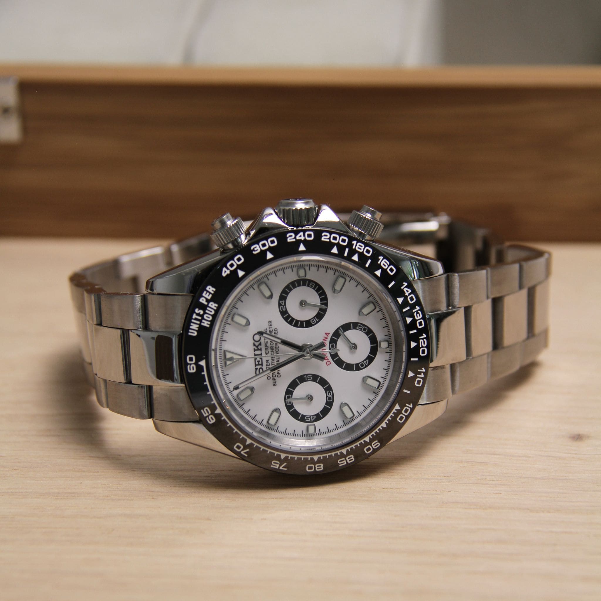 Montre Seiko Mod Daytona Panda noir blanc avec bracelet – mouvement chronographe hybride VK63