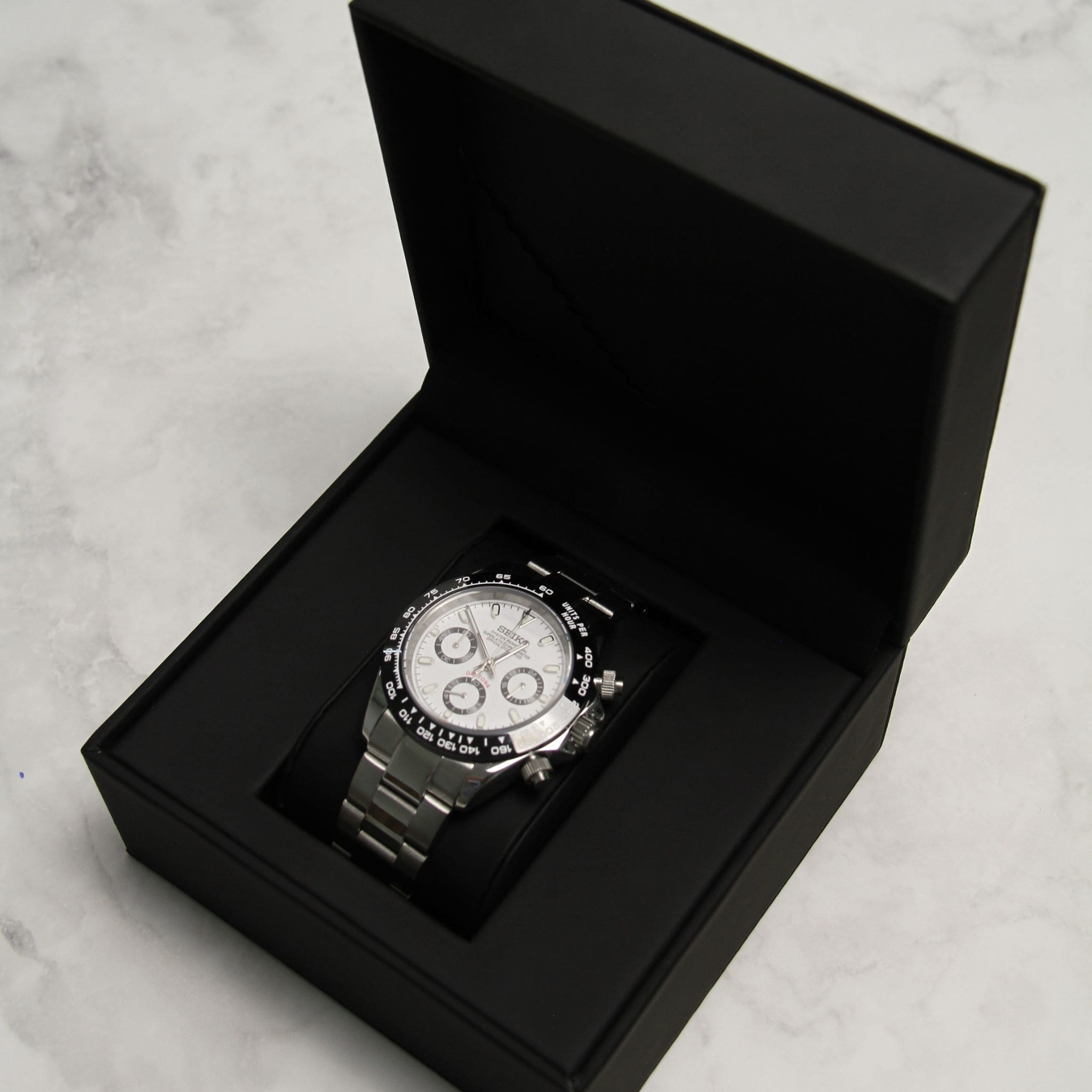 Montre Seiko mod daytona panda noir blanc dans son écrin Modus Seiko