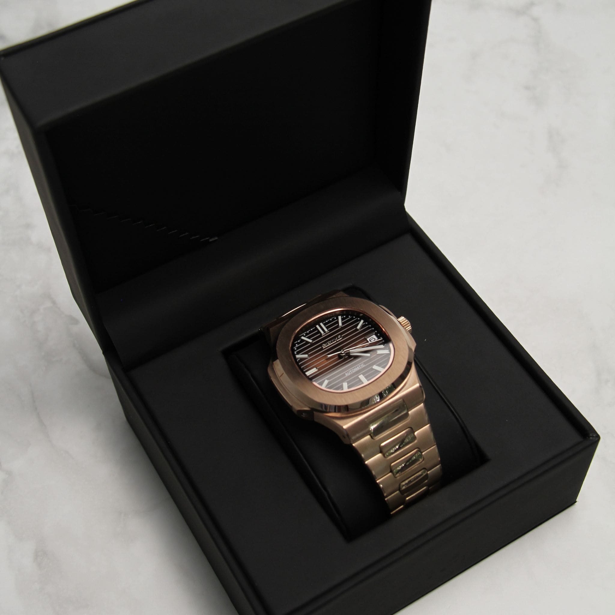 Montre Seiko mod nautilus marron or rose dans son écrin Modus Seiko