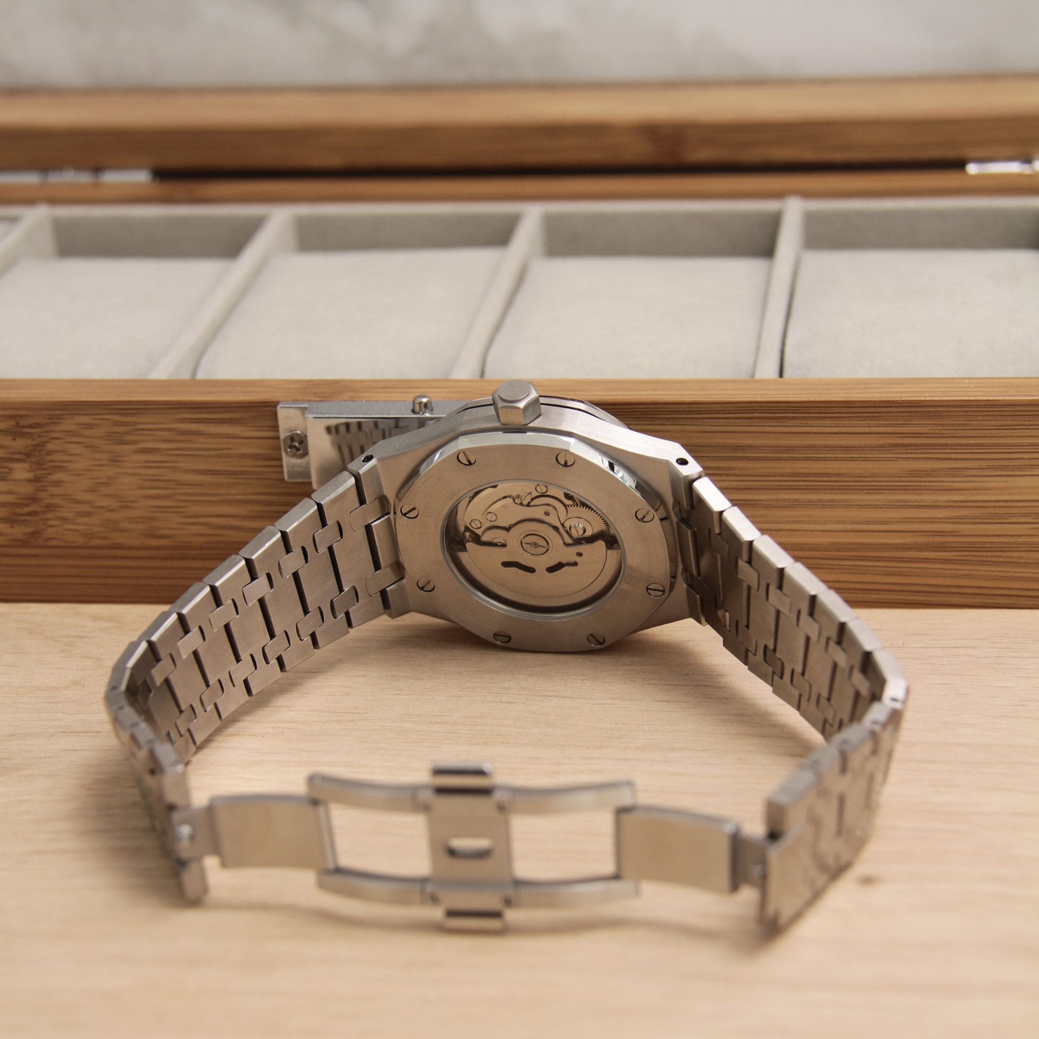 Montre Seiko Mod Royal Oak noir avec bracelet – mouvement automatique visible NH35