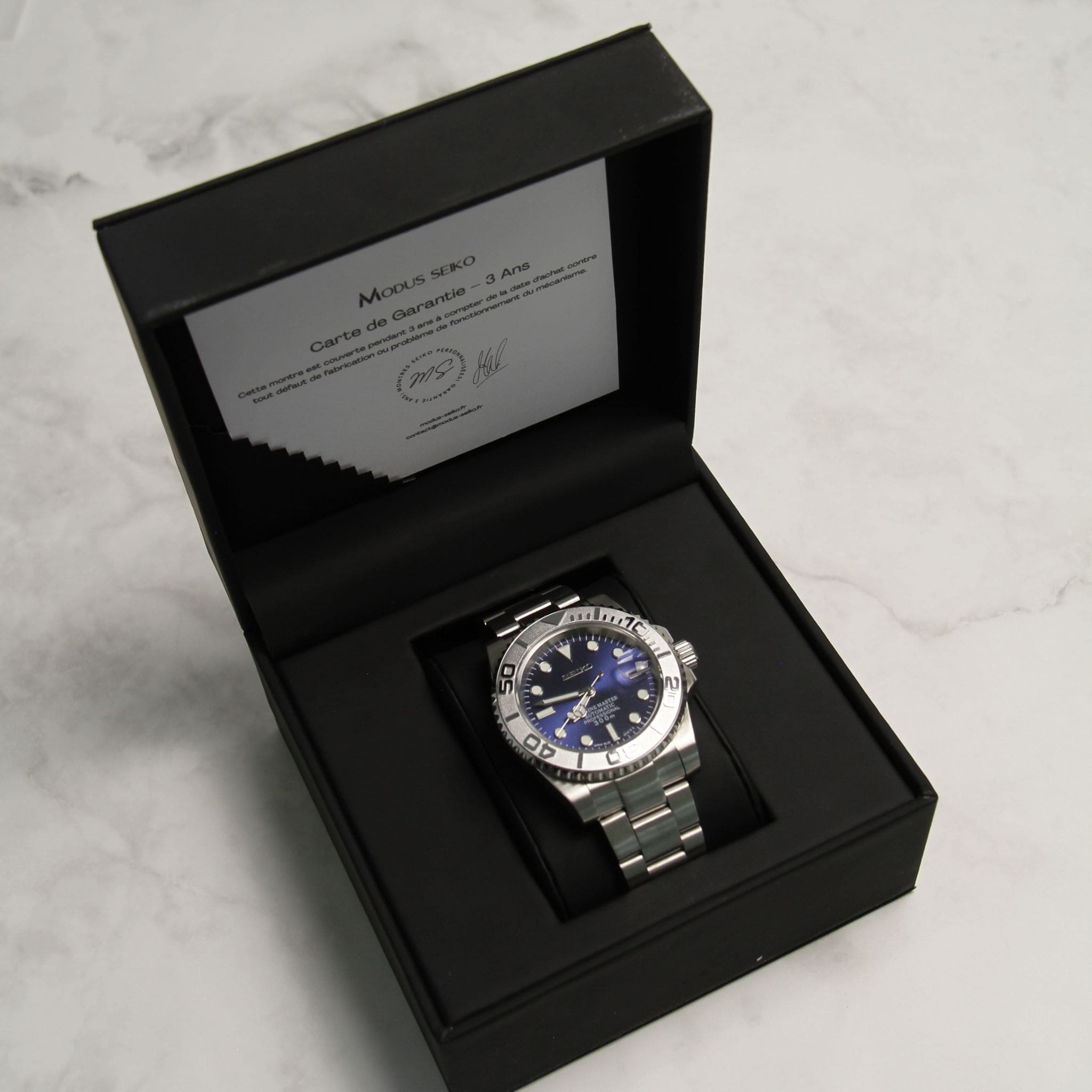 Montre Seiko mod yachtmaster bleu dans son écrin Modus Seiko