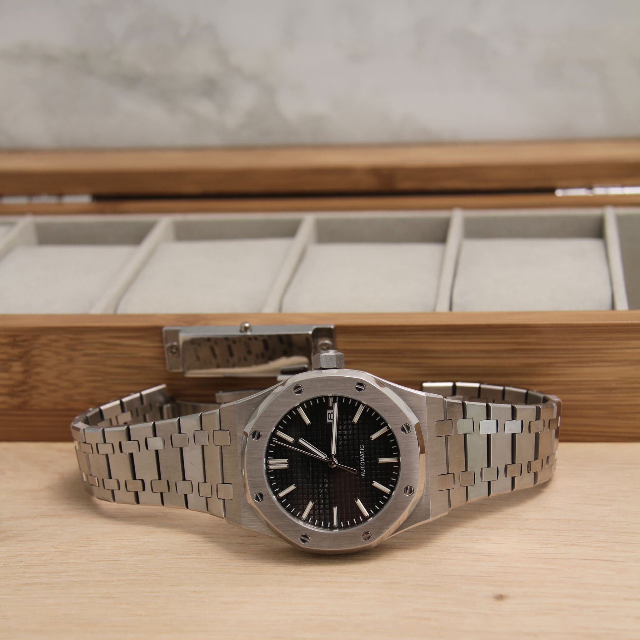 Montre Seiko Mod Royal Oak noir avec bracelet – mouvement automatique visible NH35