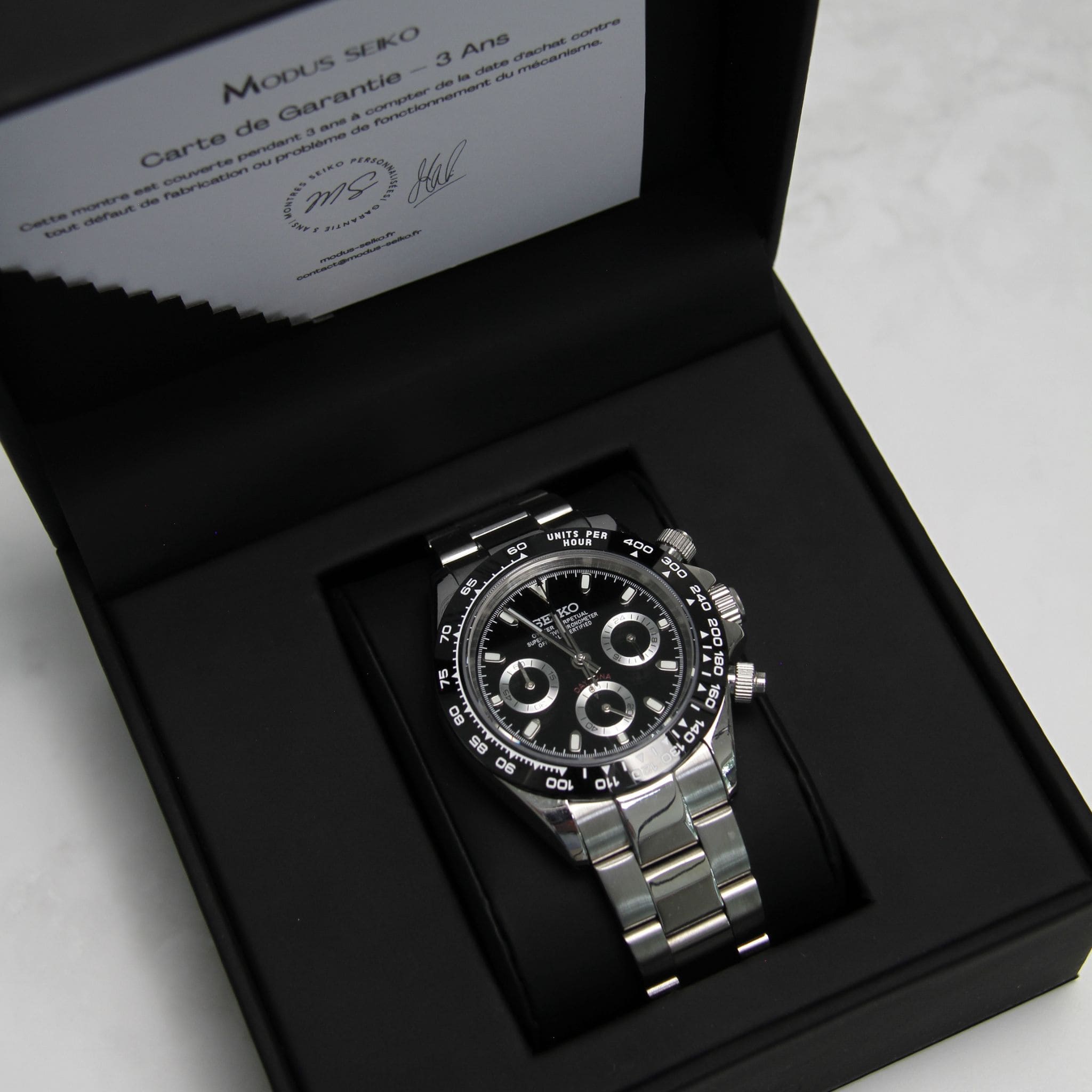 Montre Seiko mod daytona noir dans son écrin Modus Seiko